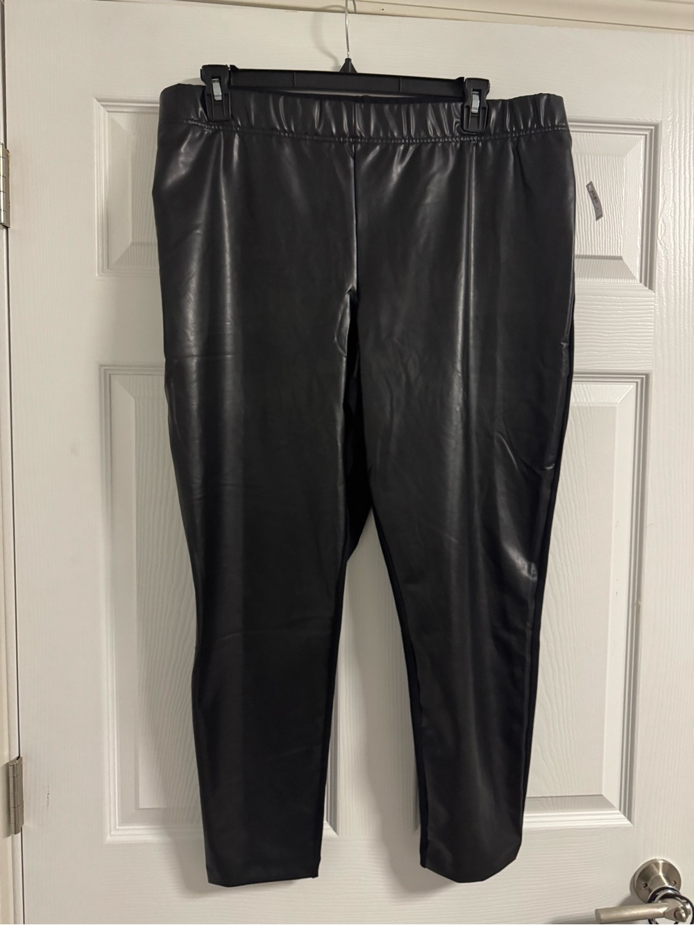 New Faux Leather Pull-On Leggings in Black